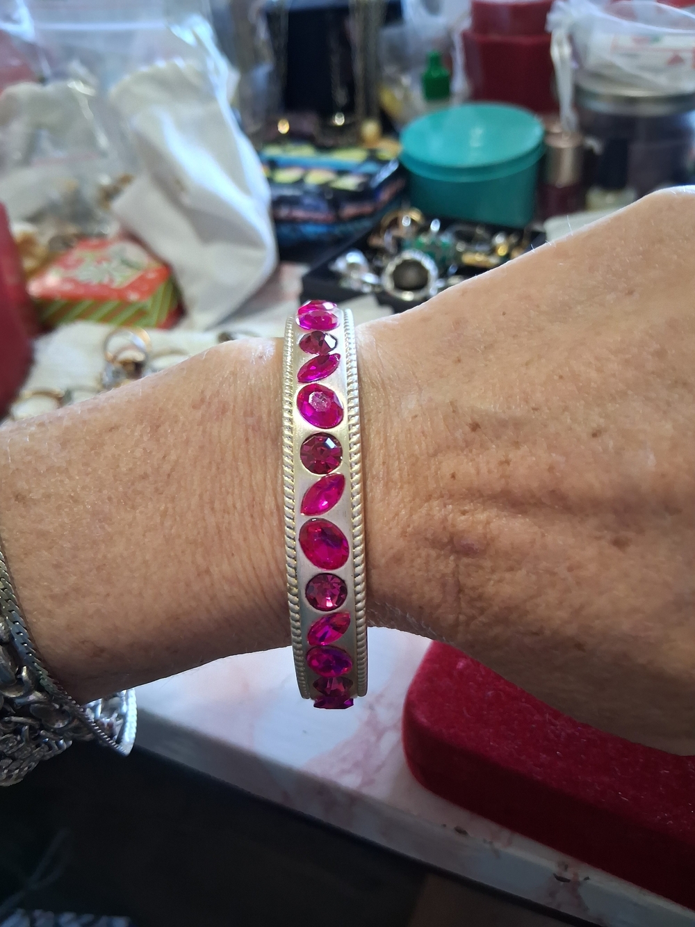 Source Unknown Silver-Tone Bangle with Hot Pink Stones